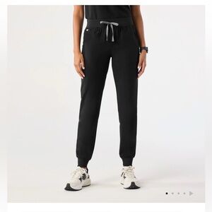 Figs Women’s Jogger Scrubs Pants (Zamora) in Black - M -Tall